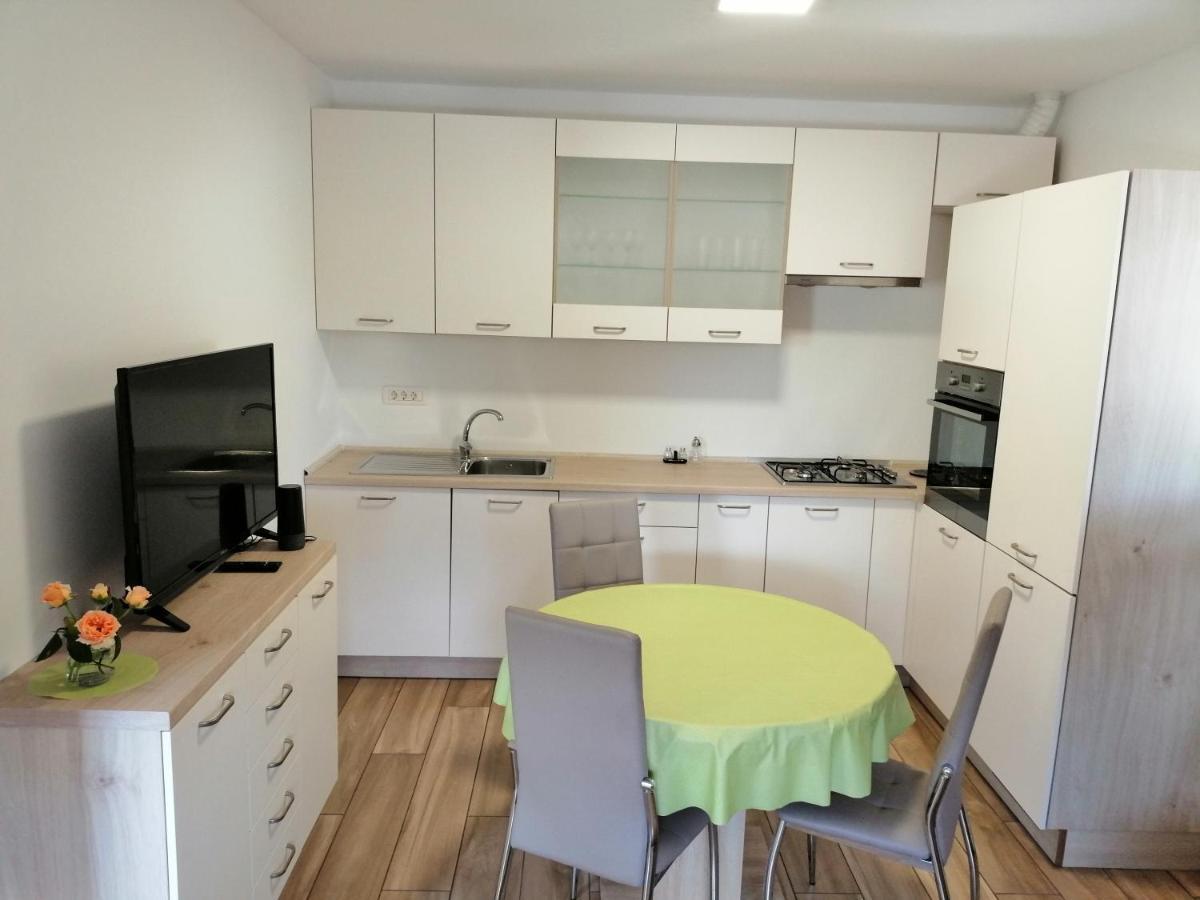 Deno Apartment Podgrad  Екстериор снимка